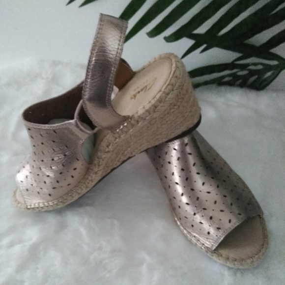 CLARK'S ARTISIAN WEDGE SANDALS - Picture 2 of 5